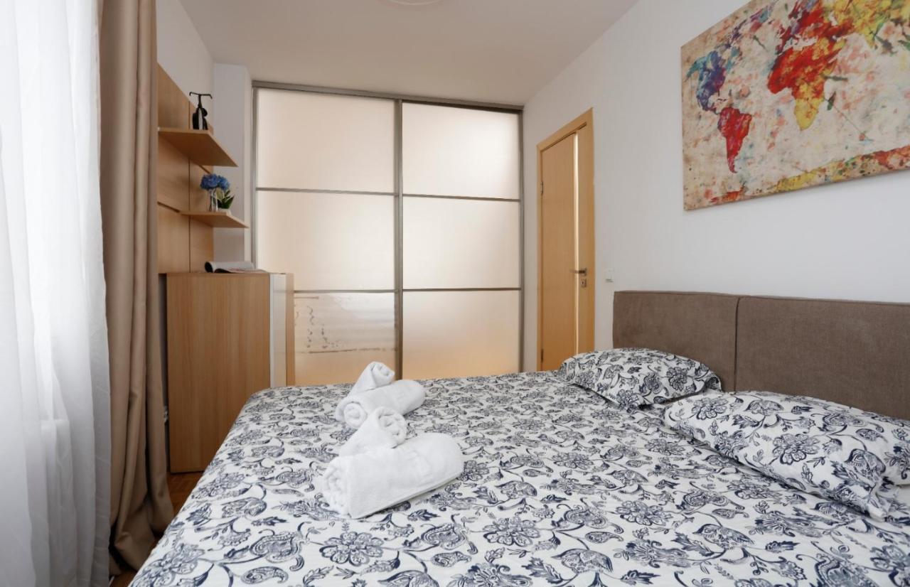 Lovely 2 Bedroom Apartment Near Old Town Букурещ Екстериор снимка