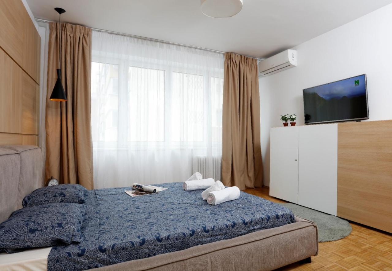 Lovely 2 Bedroom Apartment Near Old Town Букурещ Екстериор снимка