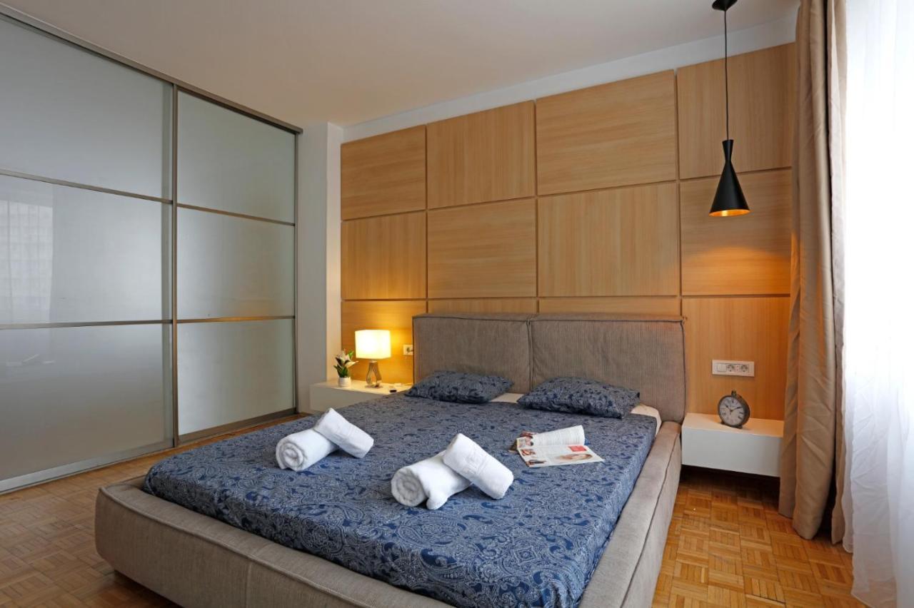 Lovely 2 Bedroom Apartment Near Old Town Букурещ Екстериор снимка