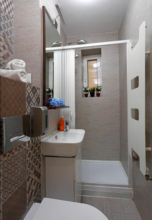 Lovely 2 Bedroom Apartment Near Old Town Букурещ Екстериор снимка