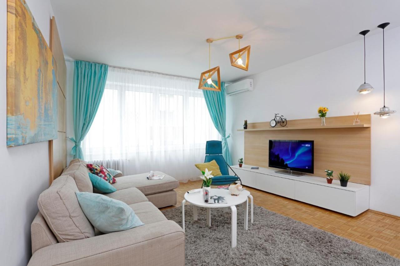 Lovely 2 Bedroom Apartment Near Old Town Букурещ Екстериор снимка